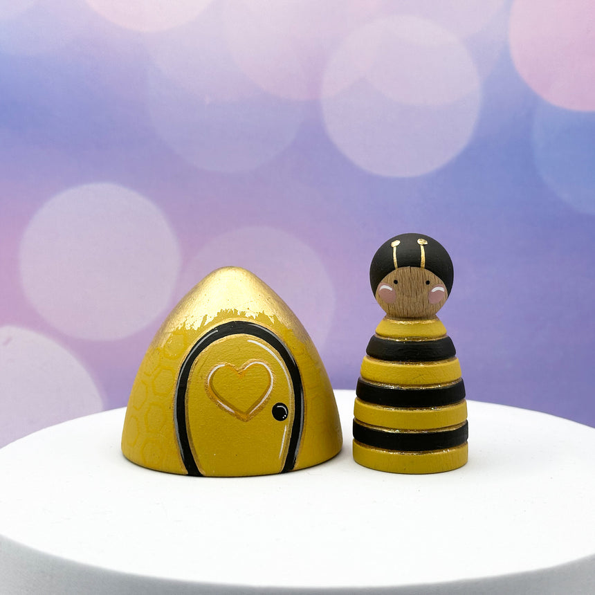 Pastel Bee & Hive